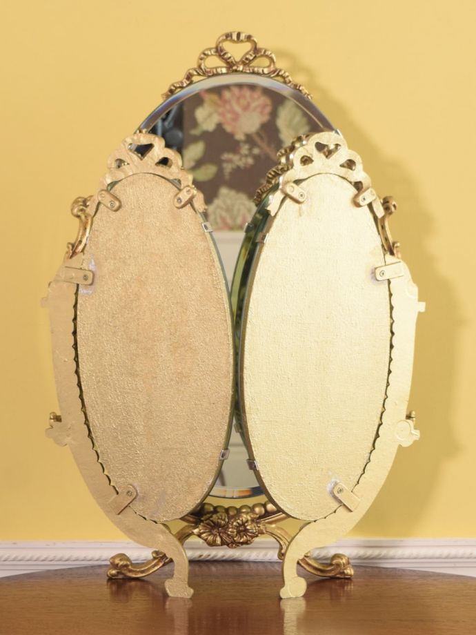 フランスのアンティーク三面鏡、リボンの装飾が優雅な真鍮製のアンティーク スタンドミラー