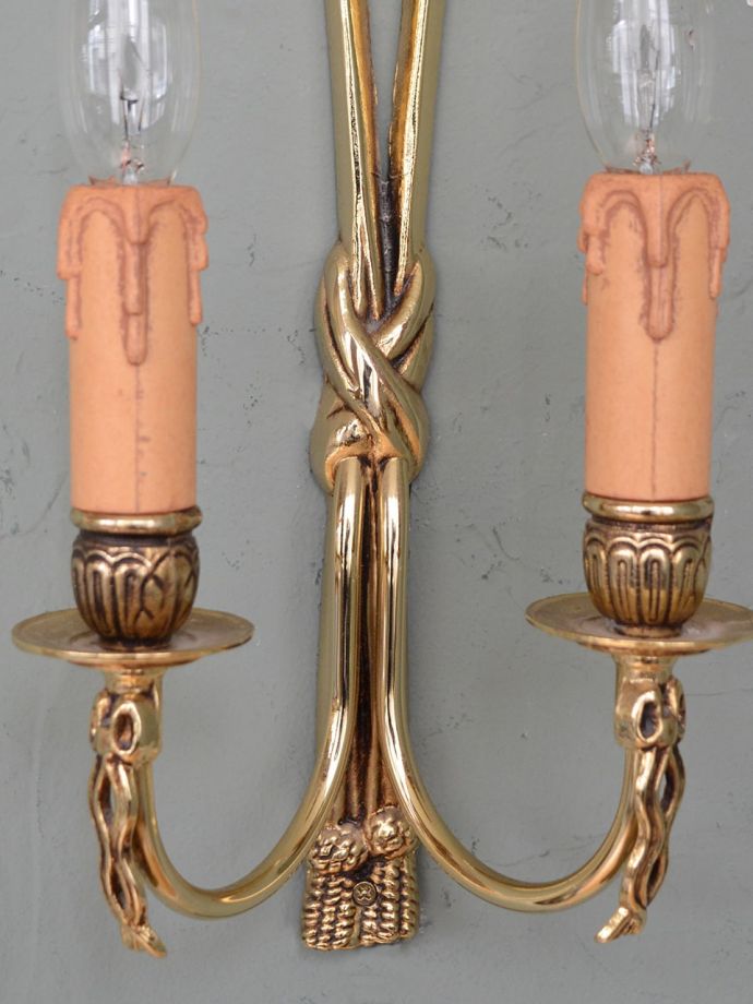 アンティークのおしゃれな壁付け照明、真鍮製の２灯ウォールランプ 