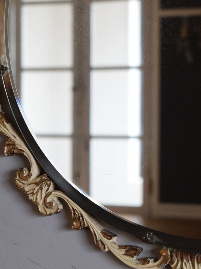 アンティークのおしゃれな鏡、イギリスで見つけたモールディングミラー