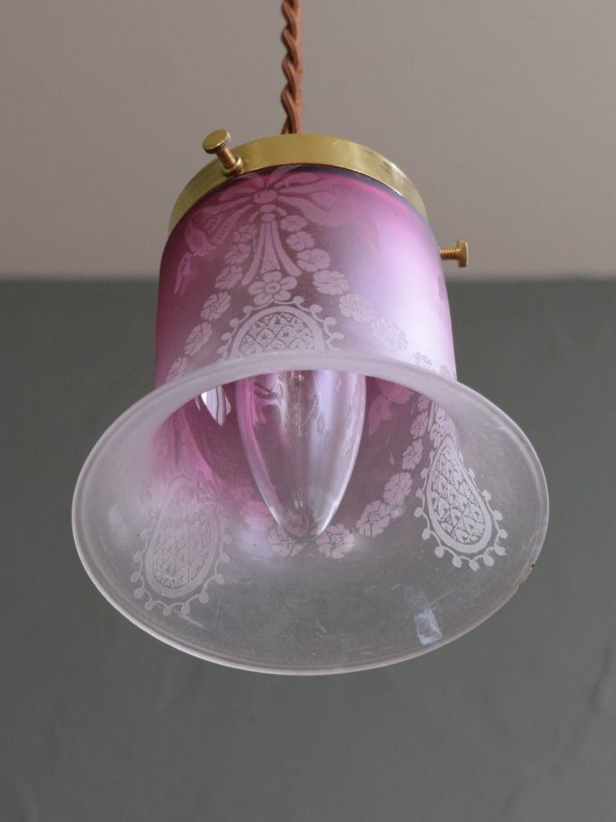 イギリスのアンティーク照明、クランベリーガラスのランプシェード