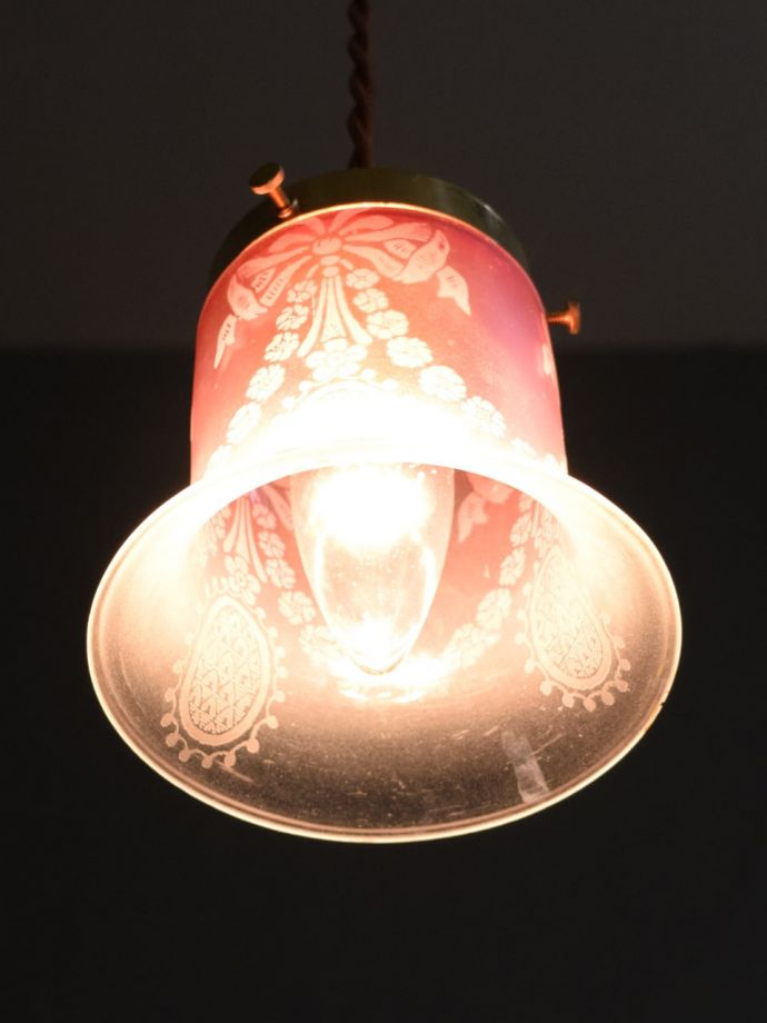 イギリスのアンティーク照明、クランベリーガラスのランプシェード