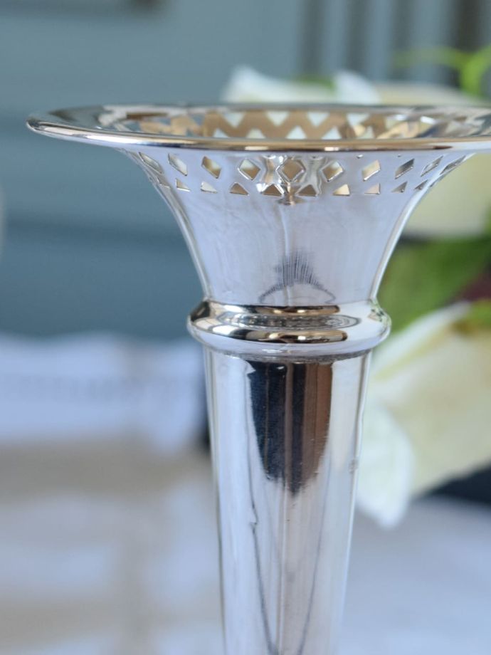 英国アンティークのシルバー花器