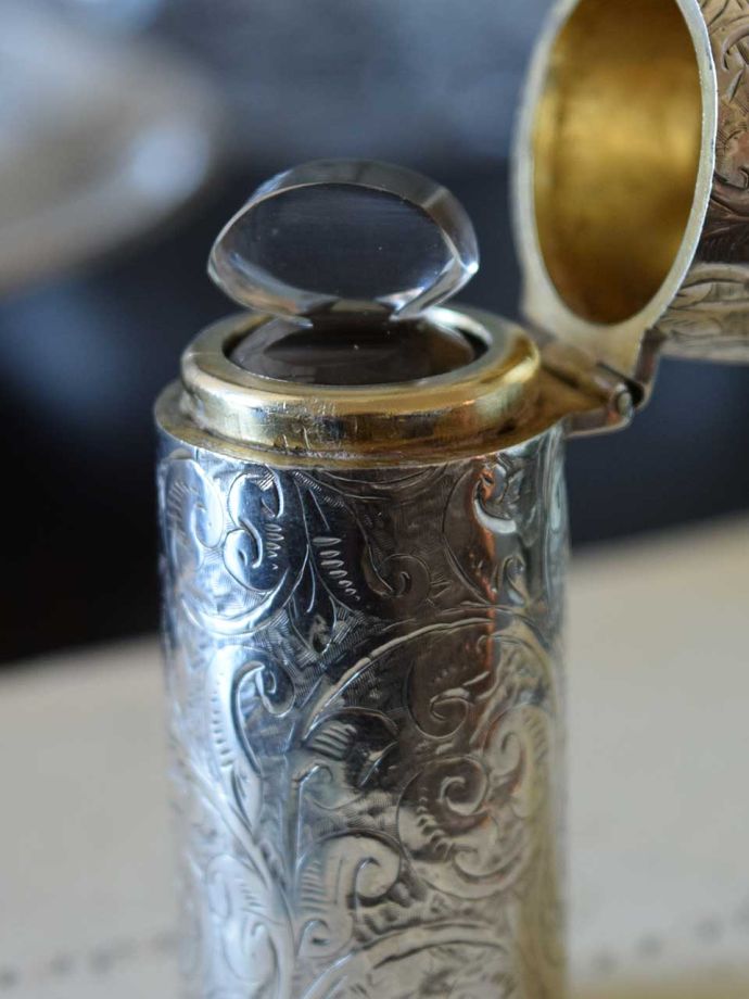 日本初売イギリス購入 銀製 アンティーク 香水ボトル 日本製 クローバー 銀製じょうご付き コレクション 骨董 その他