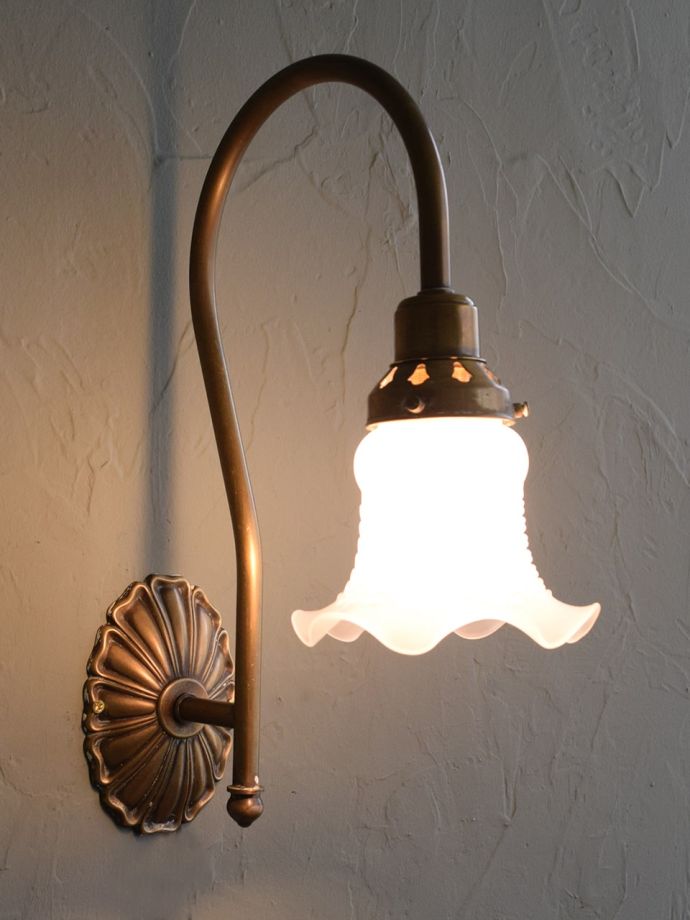 英国アンティークのおしゃれな壁付け照明、真鍮製の美しいウォールランプ（Ｅ17シャンデリア球付）(k-5185-z)｜照明おしゃれ