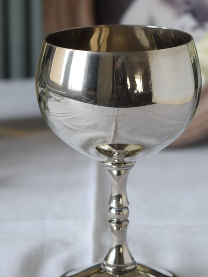 アンティークシルバーのワインカップ