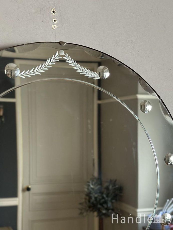 英国アンティークのおしゃれな壁掛け鏡、ドットの模様がデザインされた 