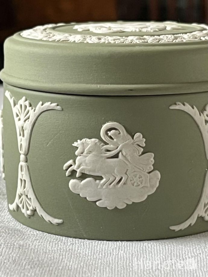 アンティークの小物入れ