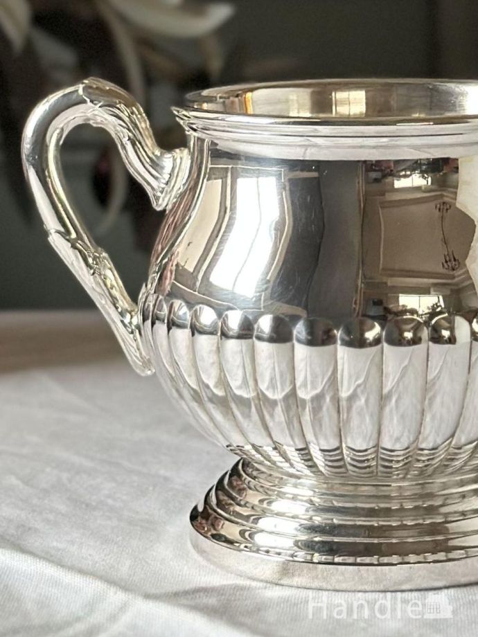 英国アンティークのシルバーのシュガーポット