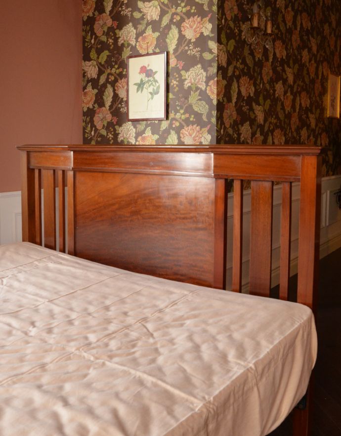 英国のオシャレなアンティーク家具、マホガニー材のベッドフレーム(k 
