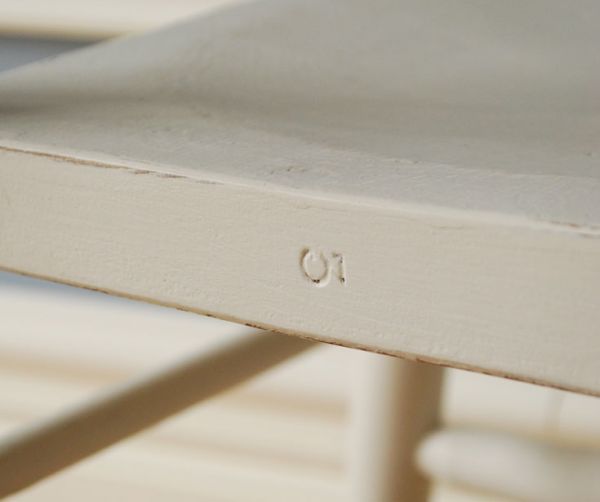 板座面　アンティーク チェア　イギリスから届いたアンティーク椅子、白い色のチャイルドチェア。小さくナンバーが入っています。(k-707-c-1)