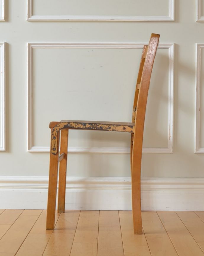 イギリスのアンティーク椅子、大人も使えるスクールチェア
