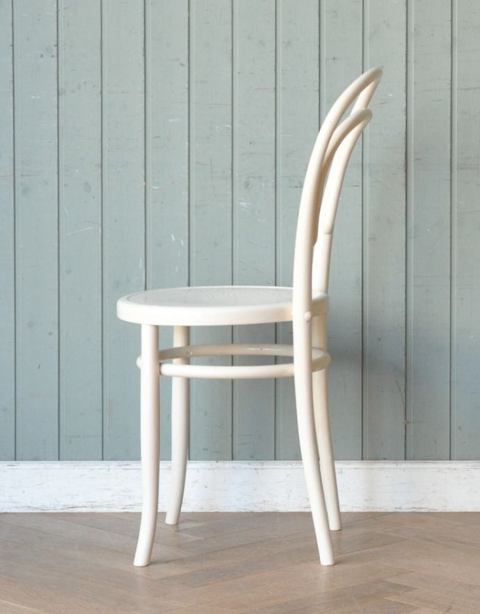 ベントウッドチェア　アンティーク チェア　英国の伝統的なアンティーク椅子、ベントウッドチェア（ホワイト）。リビングやキッチンのイスにオススメです。(k-732-c)