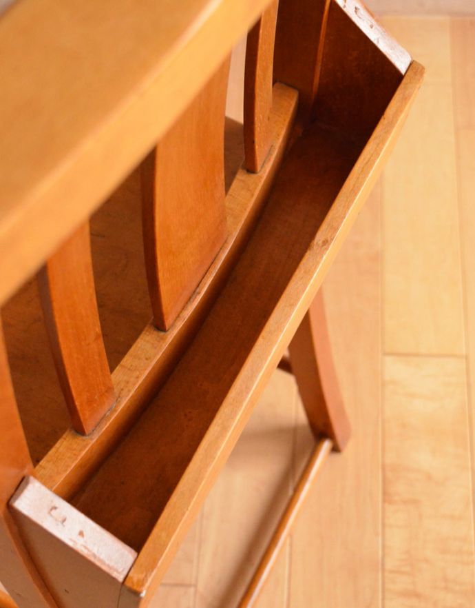 板座面　アンティーク チェア　イギリスから来たアンティーク椅子、可愛らしいチャペルチェア。もともとは、聖書や賛美歌を入れるために作られたBOX。(k-746-c-1)