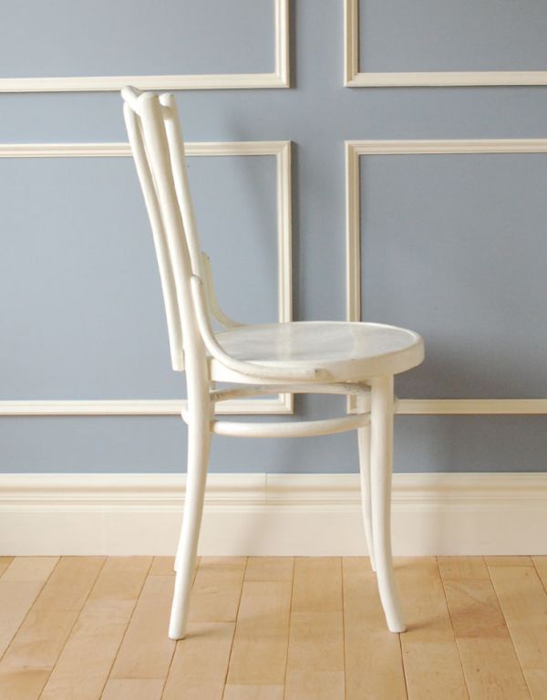 ベントウッドチェア　アンティーク チェア　英国の伝統的なアンティーク椅チェア、ベントウッドチェア（ホワイト）。リビングやキッチンのイスにオススメです。(k-766-c-1)
