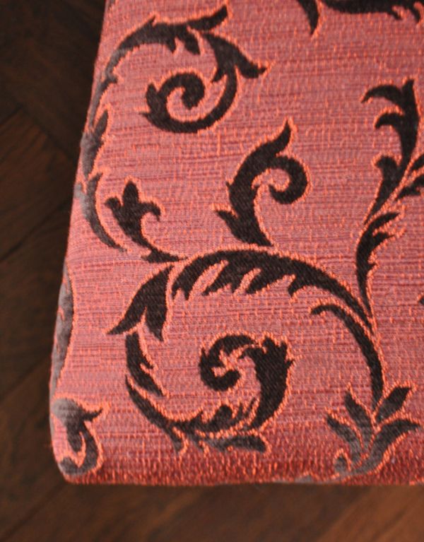 アンティーク チェア　マホガニー材の高級感漂うアンティークのインレイドチェア。チェアのデザインをより華やかに魅せてくれる生地。(k-798-c)