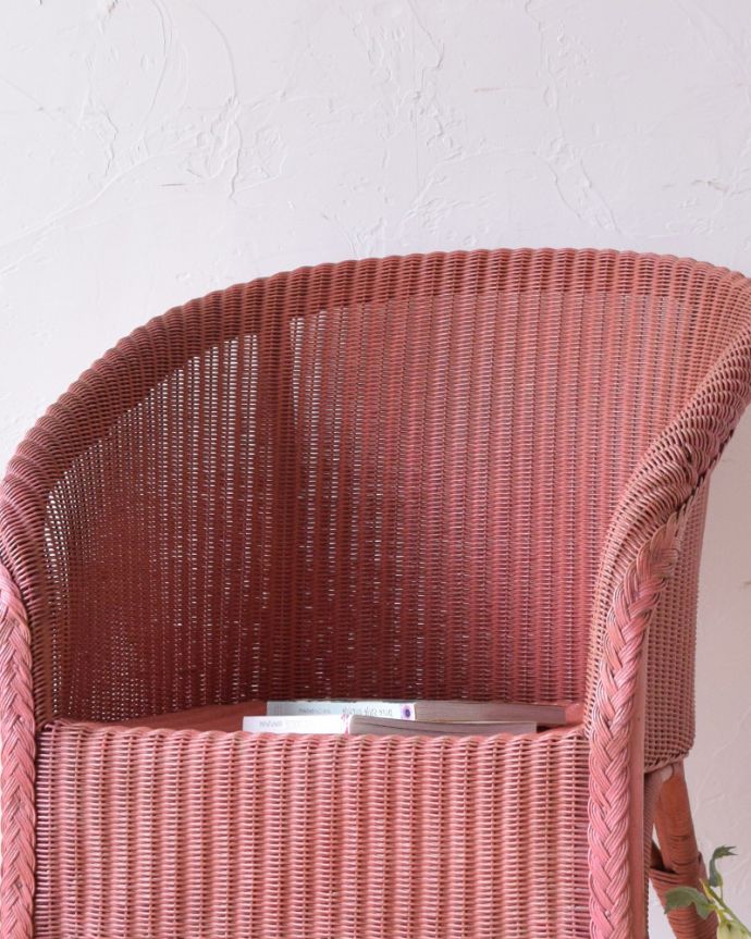 ロイドルーム　アンティーク チェア　アンティークの英国椅子、ピンクペイントのロイドルームチェア。可愛い編み目模様もロイドルームの魅力の一つ。(k-814-c-1)