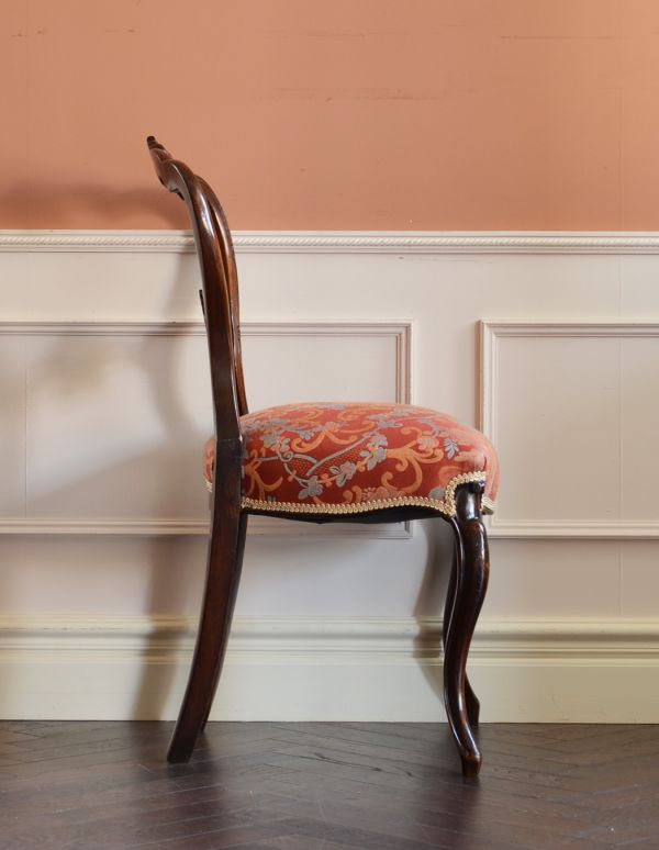 飾っておける椅子、イギリスのアンティークバルーンバックチェア(k-828