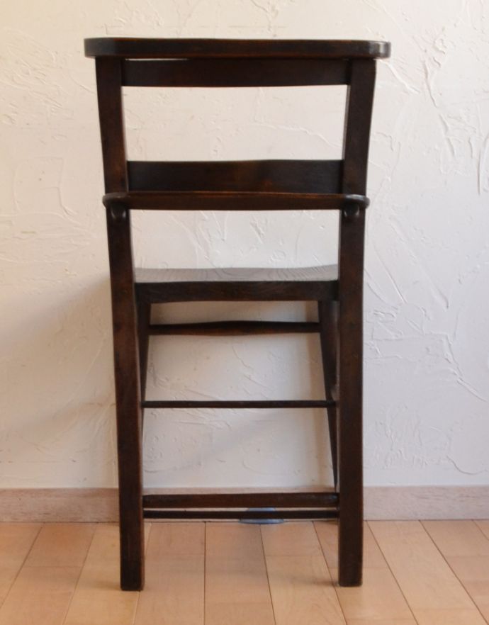 板座面　アンティーク チェア　教会で使われていたアンティークの椅子、木製のチャペルチェア。後ろ姿も絵になるチャーチチェア。(k-844-c-1)