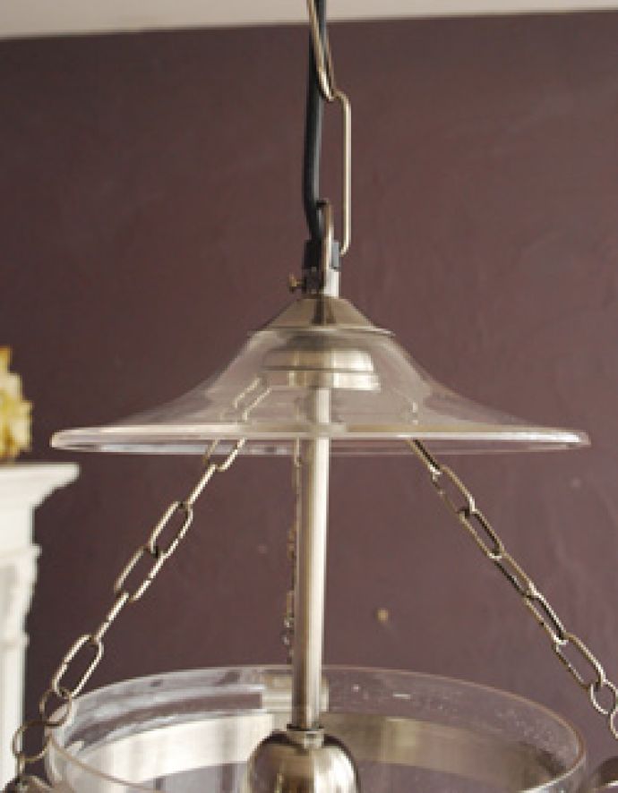 ペンダントライト　照明・ライティング　イギリスの照明　ペンダントランプ　ガラスのペンダントライト（Ｅ26シャンデリア球付き）。こちらでは見かけないこだわったデザインです。(k-852-z)