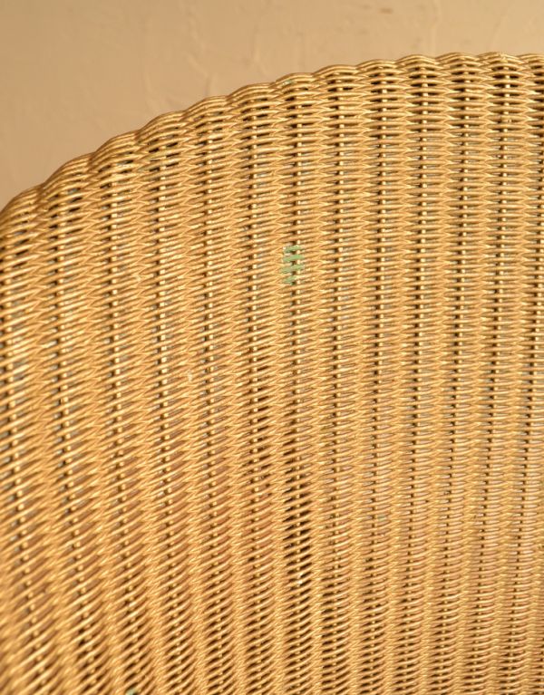 ロイドルーム　アンティーク チェア　イギリスのアンティークチェア、ゴールドカラーのロイドルームチェア。可愛い編み目模様もロイドルームの魅力の一つ。(k-860-c)