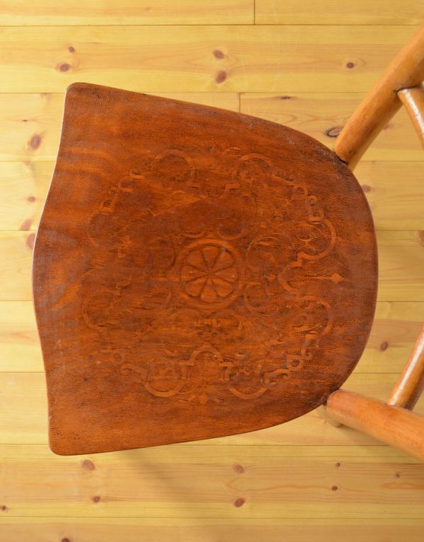 板座面　アンティーク チェア　美しいアンティークの椅子、英国の伝統的なベントウッドチェア。ベントウッドチェアの特徴は、座面にもあります。(k-897-c)