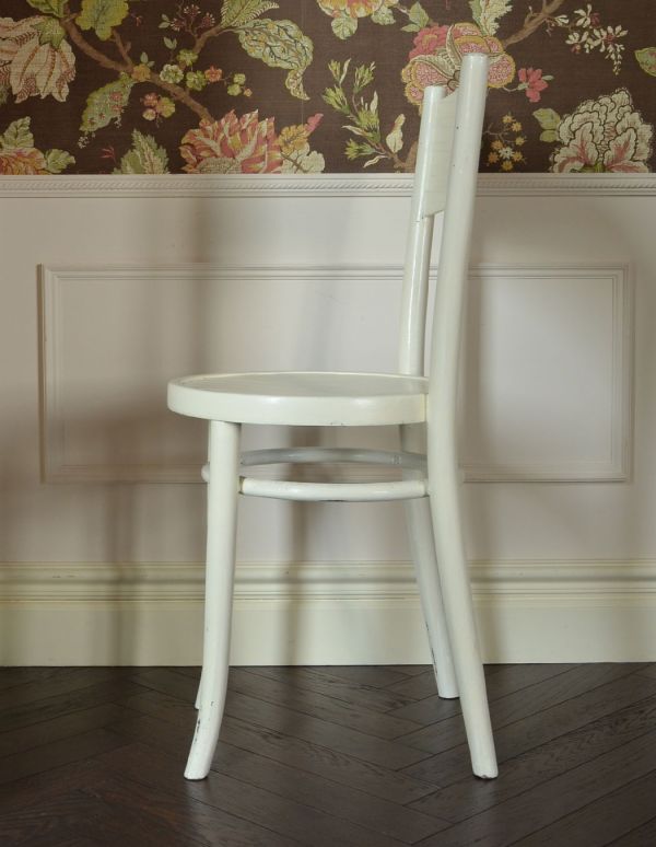 ベントウッドチェア　アンティーク チェア　英国のアンティークの椅子、白色ペイントのベントウッドチェア。リビングやキッチンのイスにオススメです。(k-898-c)