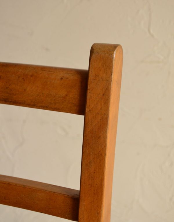板座面　アンティーク チェア　英国のナチュラルな椅子、アンティークスツール。アンティークなので、年月を経て、味わい深い色になっています。(k-911-c)