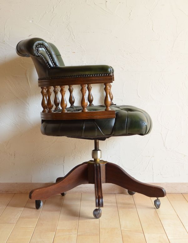英国アンティークの回転椅子、カッコいいオフィスチェア（リボルビングチェア）