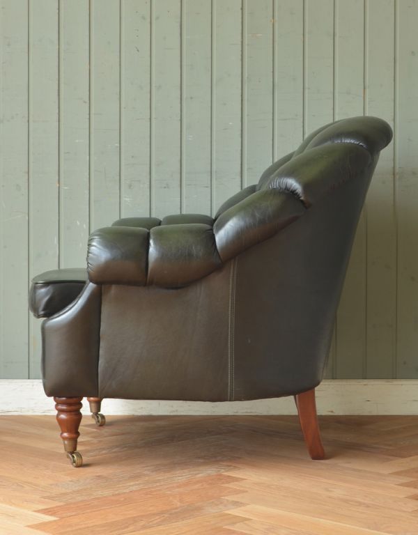 英国アンティークの一人掛けソファ、グリーンの革張りパーソナルチェア 
