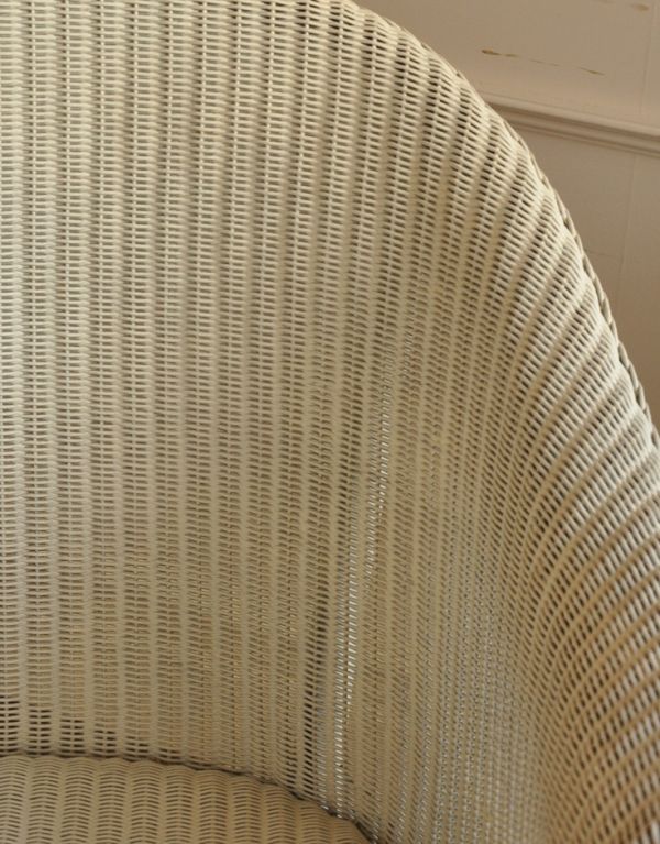 ロイドルーム　アンティーク チェア　イギリスのアンティークチェア、編み目の美しいロイドルームチェア（ホワイト）。可愛い編み目模様もロイドルームの魅力の一つ。(k-933-c)
