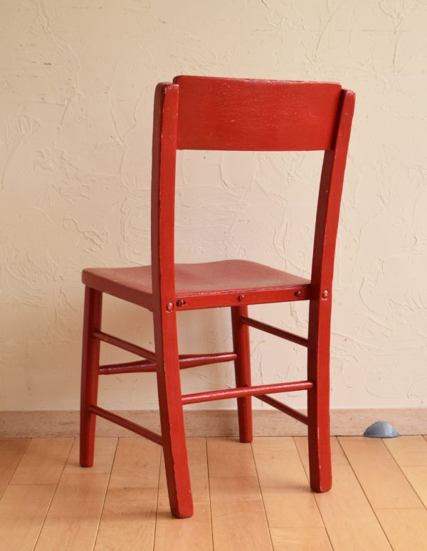 キッチンチェア　アンティーク チェア　イギリスで見つけたアンティーク椅子、赤い色のチャイルドチェア。持ち運びも楽チンですよ。(k-945-c)