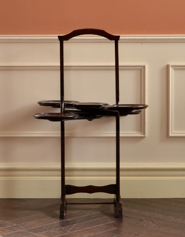 ロイドテーブル　アンティーク家具　ティータイムに使える小ぶりなアンティークのケーキスタンド（テーブル）。収納すると場所をとってしまう、ガラスのケーキスタンドやティーポットを飾っても素敵ですよ。(k-976-f)