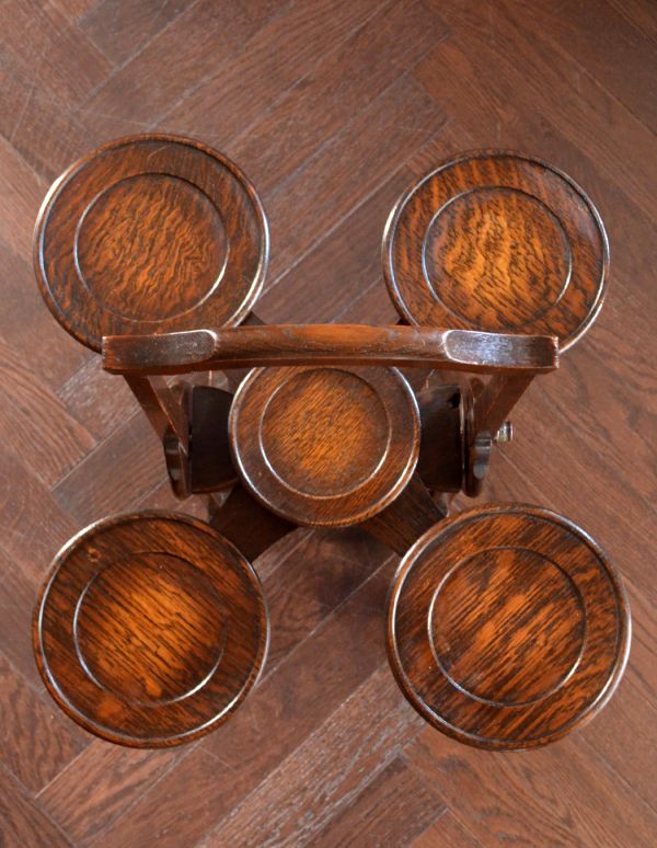 ロイドテーブル　アンティーク家具　ティータイムに使える小ぶりなアンティークのケーキスタンド（テーブル）。天板です。(k-976-f)