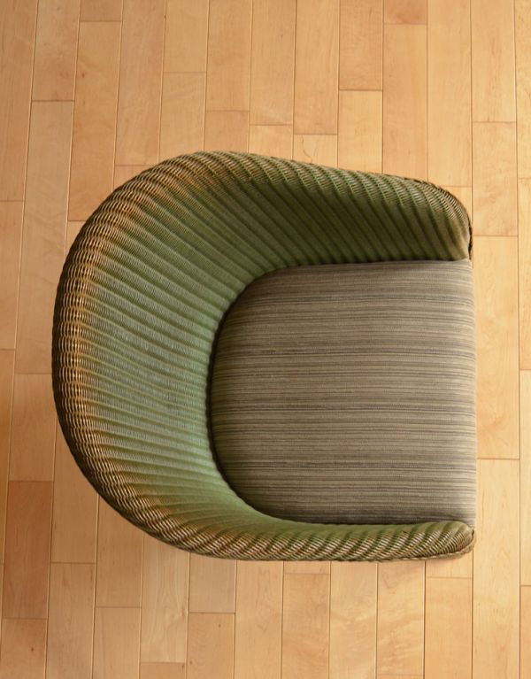 ロイドルーム　アンティーク チェア　優しいグリーン色のアンティーク家具、可愛いロイドルームチェア。クッション付きで座り心地のいい座面。(k-986k-c)