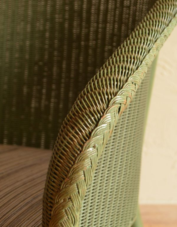 ロイドルーム　アンティーク チェア　優しいグリーン色のアンティーク家具、可愛いロイドルームチェア。可愛い編み目模様もロイドルームの魅力の一つ。(k-986k-c)