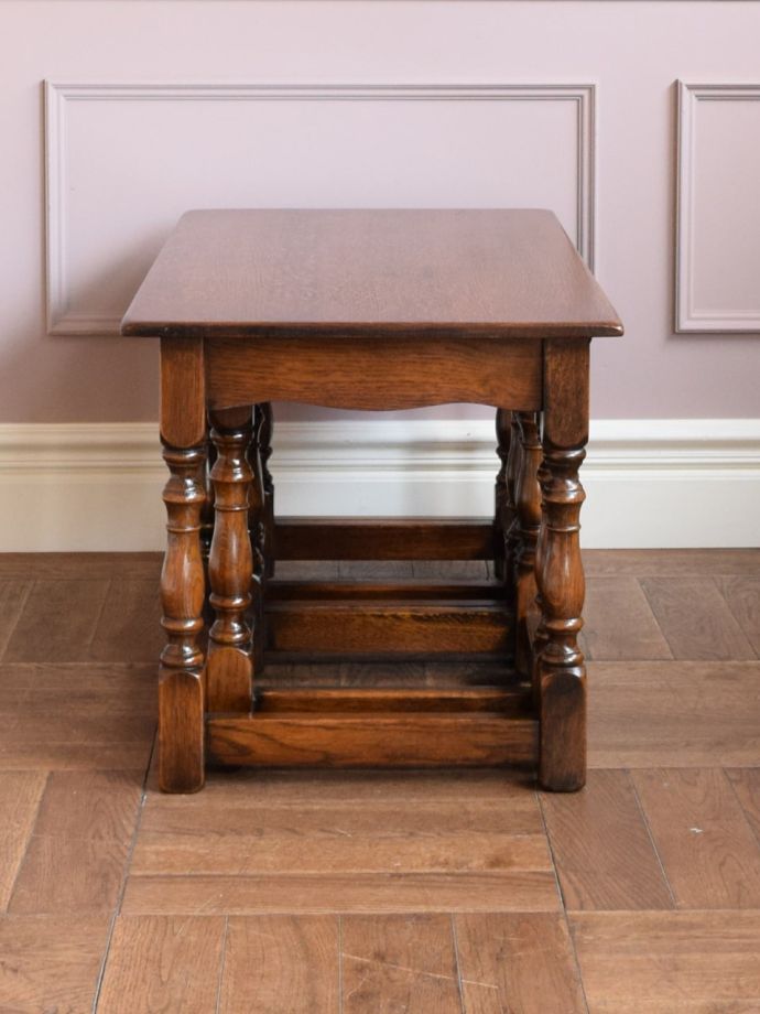 英国アンティークのおしゃれなネストテーブル、オーク材のローテーブル 
