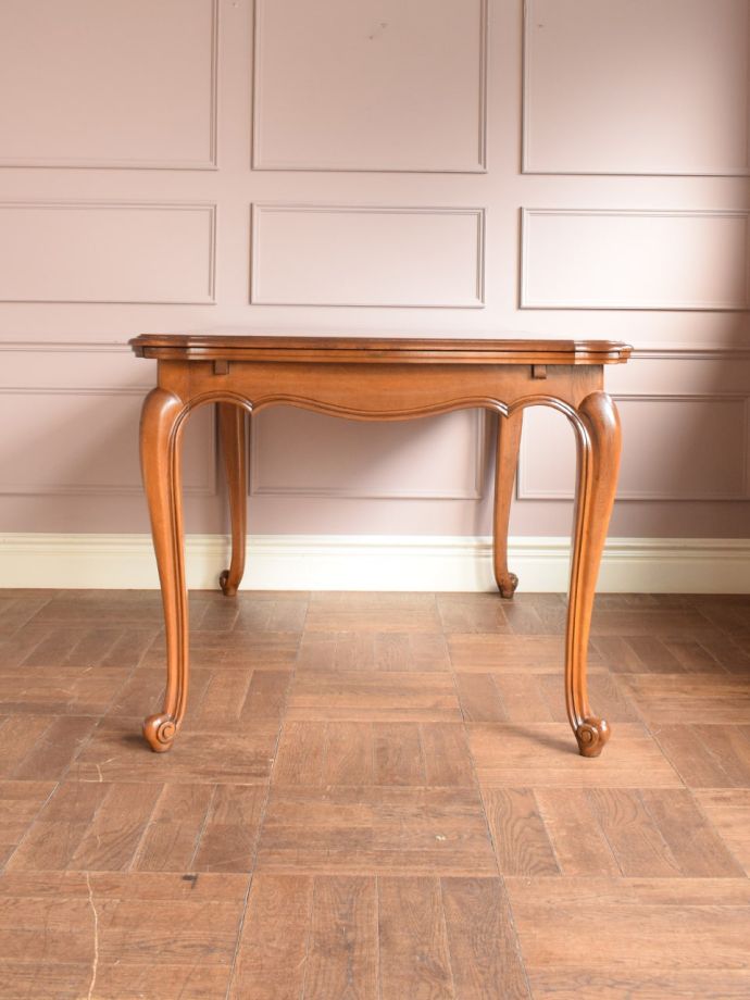 伸長式テーブルの反対側