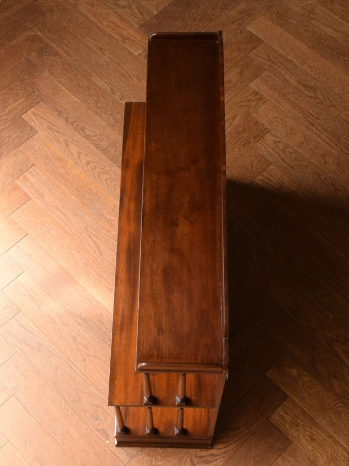 アンティークのウォールシェルフの天板