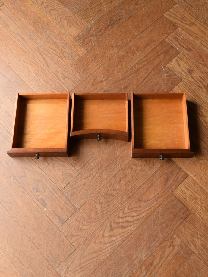 アンティーク家具の引き出し