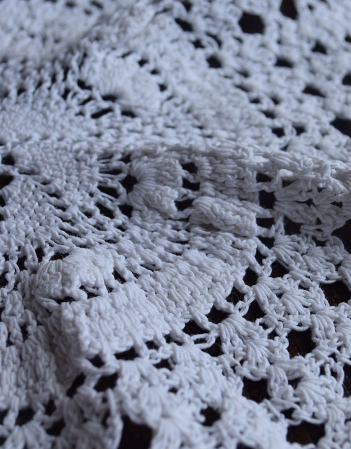 アンティーク 布製の雑貨　アンティーク雑貨　レース編みが可愛い、フランスのアンティークドイリーレース。アンティークのため、多少の汚れやシミがある場合がありますが、使用上問題はありませんので、ご了承下さい。(m-1301-z)