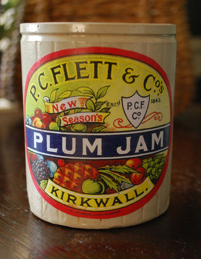 ジャムポット　アンティーク雑貨　アンティークの陶器ジャー ジャムポット「PLUM」。フチに１本ラインがあるのもおしゃれなポイントの一つ。(m-1359-z)