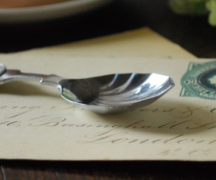 アンティーク雑貨　ジョージ６世の戴冠記念、アンティークコロネーションキャンディスプーン（1937年）。使えば使うほど、味わい深くなっていきます。(m-1423-z)