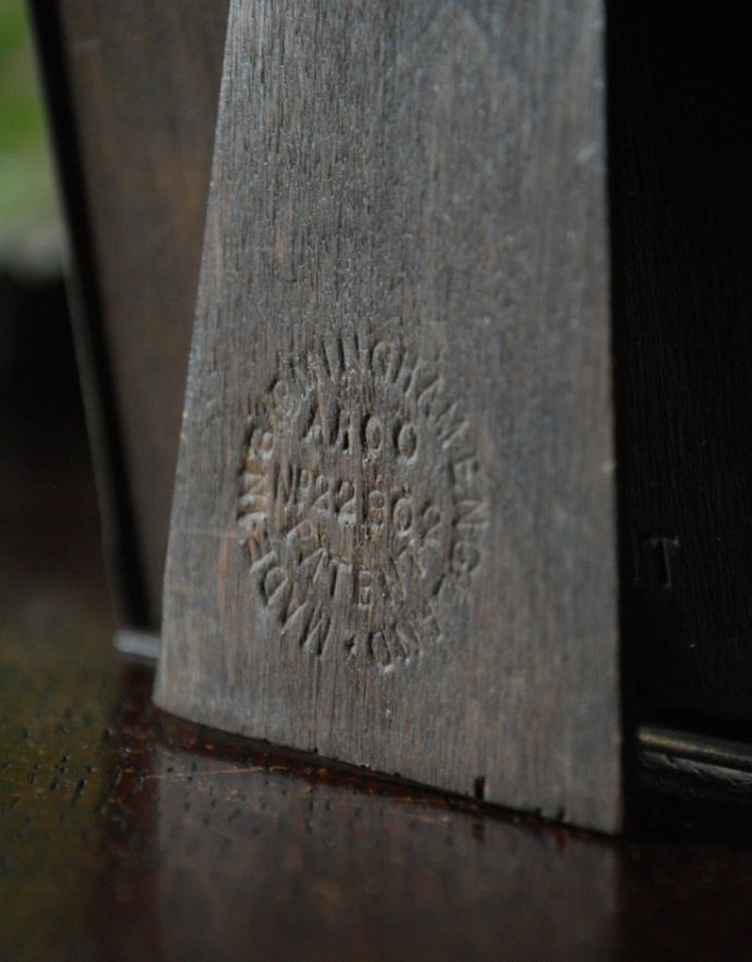 木の雑貨　アンティーク雑貨　イギリスで見つけたARCO社製のアンティークフォトフレーム（写真立て）。ARCO社のロゴ入りです。(m-1446-z)
