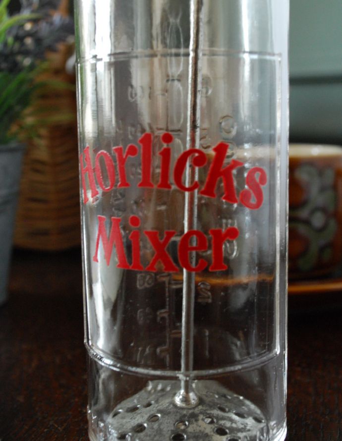 アンティーク 雑貨のガラス小物　アンティーク雑貨　イギリスのアンティーク雑貨、ホーリックスミキサー（Horlicks Mixer）。「Horlicks Mixer」赤いロゴが可愛いアクセント。(m-1468-z)