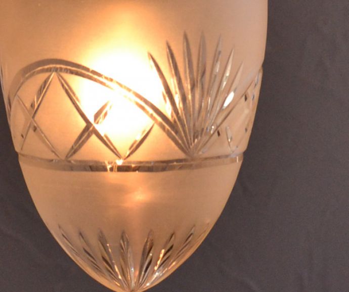 ペンダントライト　照明・ライティング　装飾もエレガント、フランスで見つけたカットガラスのシェードペンダントランプ。シェードから漏れる光に癒されます。(m-1471-z)