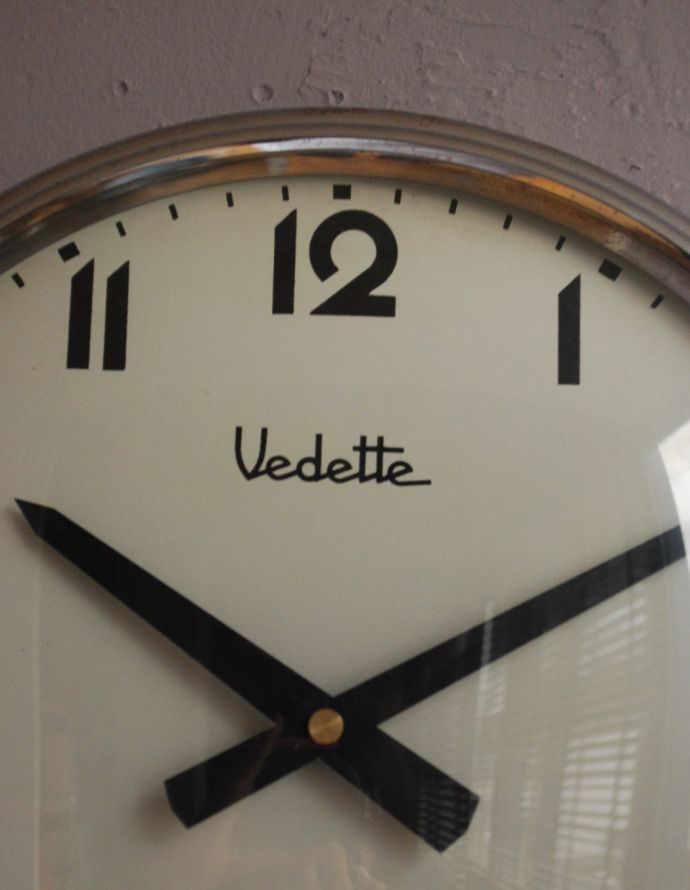 時計・スケール・カレンダー　アンティーク雑貨　パリの時計メーカーVedette社のアンティーク壁掛け時計（ウォールクロック）。Vedette社のマークも残っています。(m-1473-z)