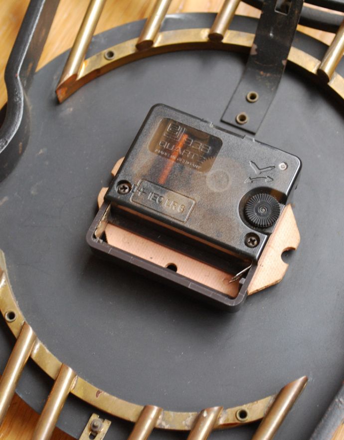 時計・スケール・カレンダー　アンティーク雑貨　パリの時計メーカーJAZ社の壁掛け時計（ウォールクロック）。単３電池使用です。(m-1474-z)