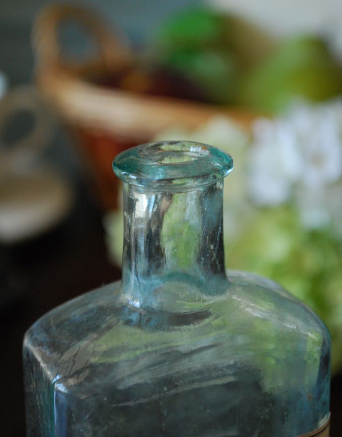 アンティーク ガラスボトル　アンティーク雑貨　ステッカー付きアンティークガラスボトル（Paregoric Elixir）。長年使われてきたボトルはとっても味わい深い一品です。(m-1489-z)