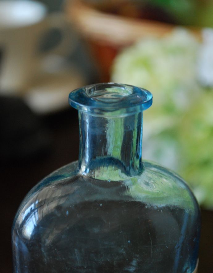 ナチュラルカントリースタイル　アンティーク雑貨　ステッカー付きアンティークガラスボトル（Sperm Oil）。長年使われてきたボトルはとっても味わい深い一品です。(m-1492-z)