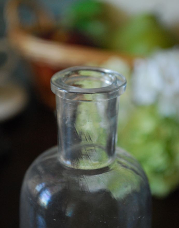 アンティーク ガラスボトル　アンティーク雑貨　ステッカー付きアンティークガラスボトル(Cascara Safrada)。長年使われてきたボトルはとっても味わい深い一品です。(m-1496-z)